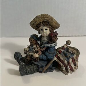 Boyd’s Bears retired Charming Americana Figurine with Flag and Teddy Bear